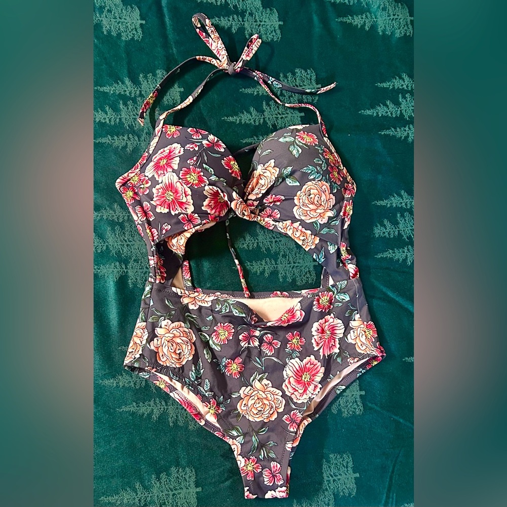 Shade & Shore Women’s One Piece Swimsuit 34 DD